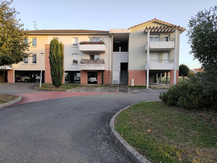 Spacieux Et Joli Appartement De 2 A 4 Personnes • Parking • Wifi Fenouillet  エクステリア 写真