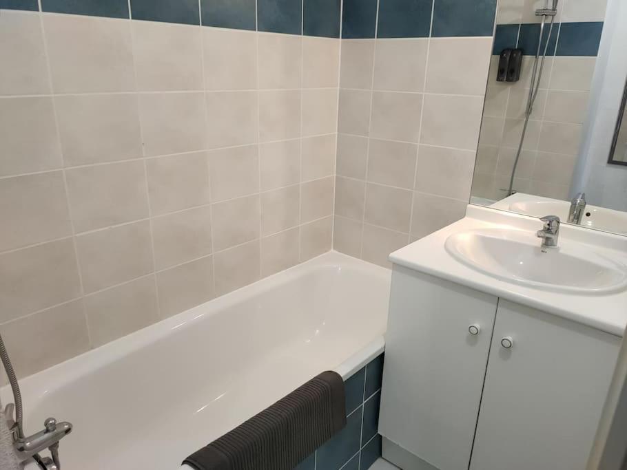 Spacieux Et Joli Appartement De 2 A 4 Personnes • Parking • Wifi Fenouillet  エクステリア 写真